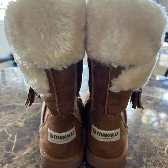 Makalu
NEW/NEVER WORN/ WITHOUT TAGS GIRLS' MAKALU BIG KID ICELAND WINTER BOOTS - Picture 6 of 10